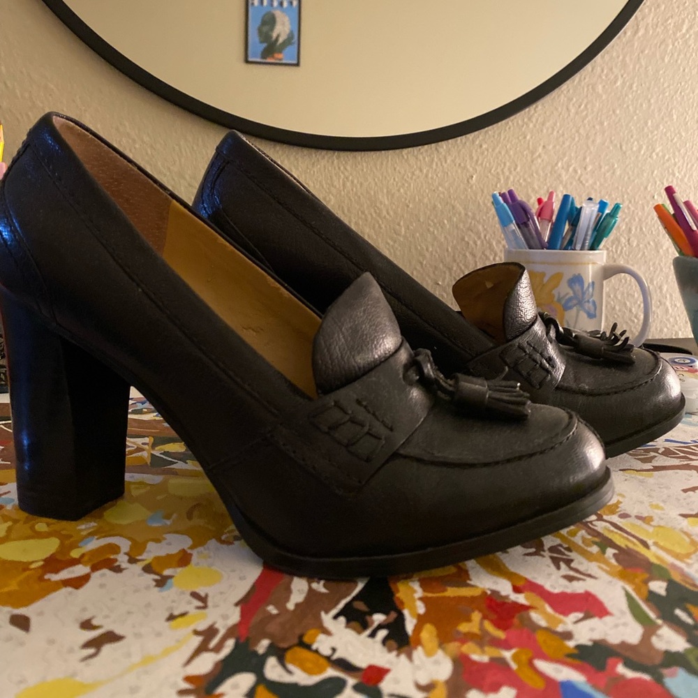 Adorable black heels!